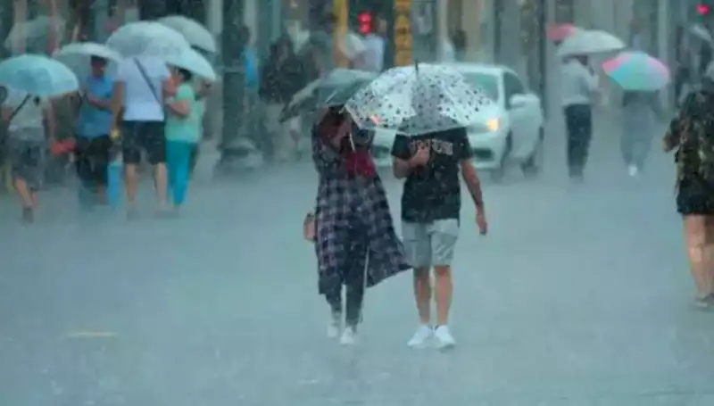 İstanbul'u Vuran Sağanak Yağış ve Yangın Bölgesindeki Kuvvetli Rüzgar Alarmı!