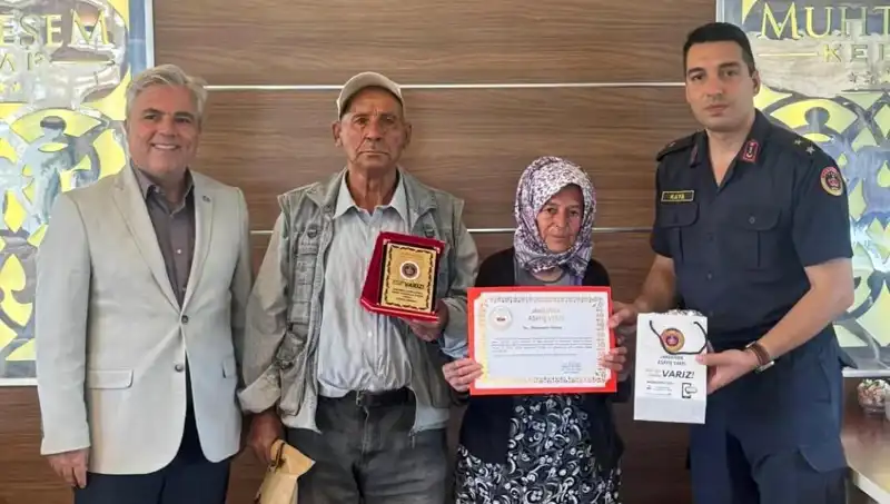 Evinin Anahtarını Jandarmaya Bağışlayan Aile Duygulandırdı