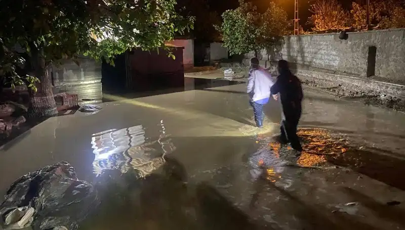 20 Dakikada Gelen Yağış, Şehri Su Basıp Bir Evi Çökertebilir Mi?