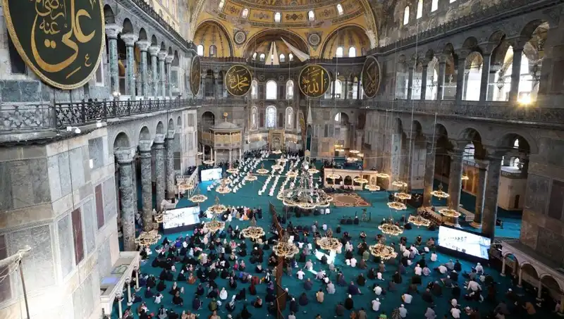 Ayasofya'nın Kapısını Kıran Sanığa Verilen Hapis Cezası Gündemde