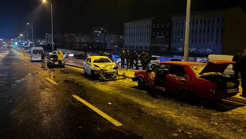 Kayseri'de Feci Zincirleme Kaza: 11 Araç Birbiriyle Çarpıştı