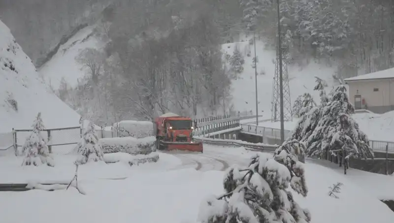 Bolu Dağı'nda Sürpriz Kar Yağışı: Kış Tatilcilerine Müjde!