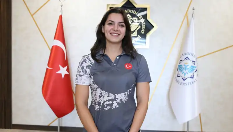 Altın Madalya Kazanan Esra'nın Hedefi: Dünya Şampiyonluğu Yolda!