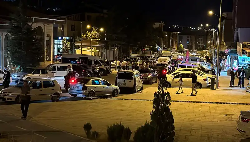 İki Ailenin Bıçaklı Kavgası: 1'i Ağır 3 Yaralı
