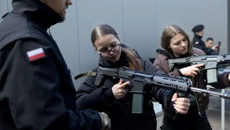 Polonya'da Savaş Hazırlıkları: Siviller Askeri Eğitime Gönüllü Oluyor