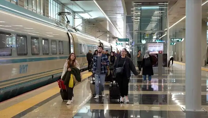 YHT'lerde Ek Sefer Dönemi Başladı: Şimdi Seyahat Etmek Daha Kolay!