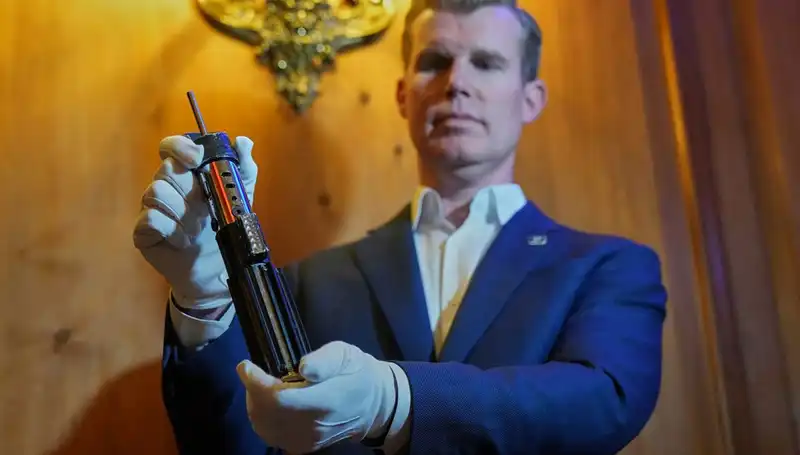 Darth Vader’ın Işın Kılıcı, Rekor Fiyatla Satıldı: 3.65 Milyon Dolar!