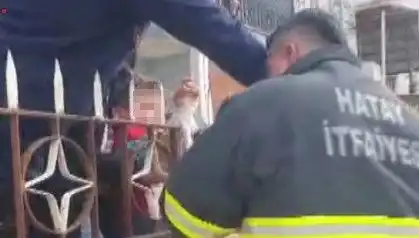 Hatay'da İkiz Bebek Kardeşler İçin Hayat Mücadelesi: Korkuluk Faciası
