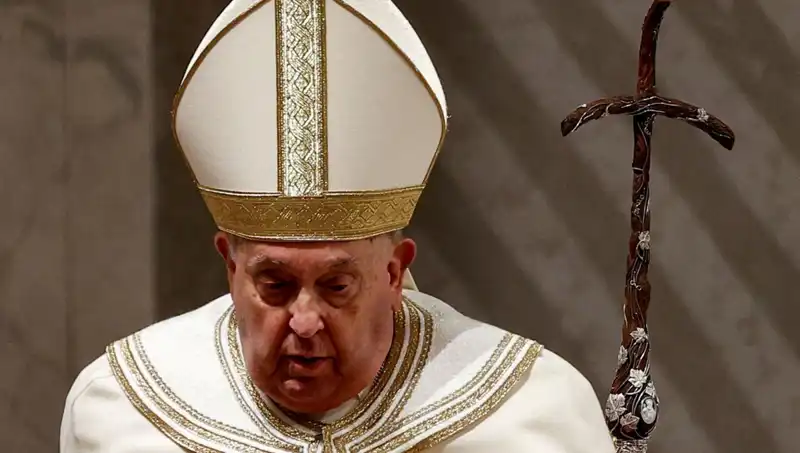 Vatikan'da Endişe Sarmalı: Papa Francis'in Hastane Süreci Devam Ediyor