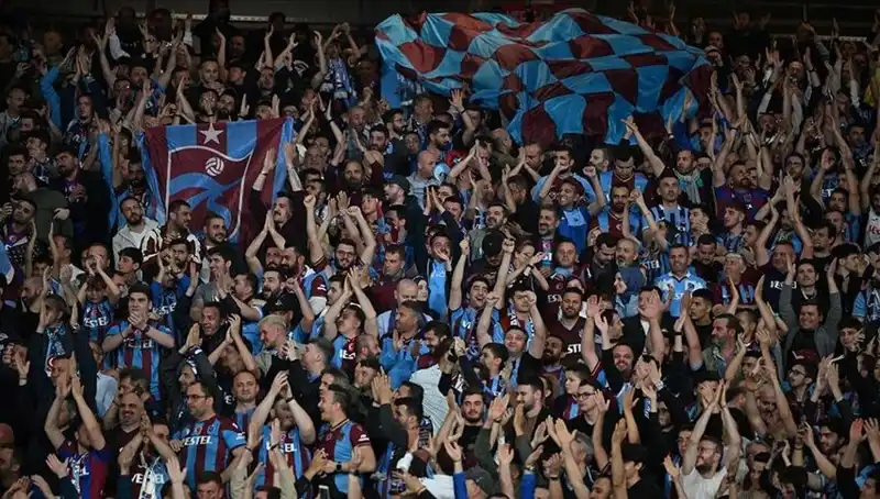 Trabzonspor-Galatasaray Maçına Büyük İlgi: Biletler Hızla Tükendi!