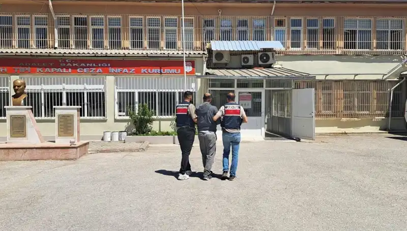 Kırmızı Bültenle Aranan Şüpheli Eskişehir'de Polise Yakalandı: Olayın Ayrıntıları