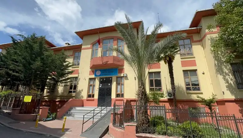 Depremde Hasar Gören 4 Okul Boşaltıldı: Öğrenciler İçin Yeni Dönem Başlıyor