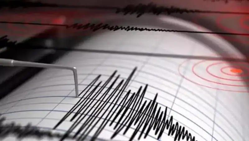 Ege Denizi'nde Beklenmedik Deprem: 4,1 Şiddetinde Sarsıntı!
