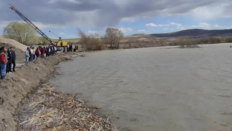 Kızılırmak Nehri'nde Kaybolan 17 Yaşındaki Mehmet İçin Umutlar Tükeniyor