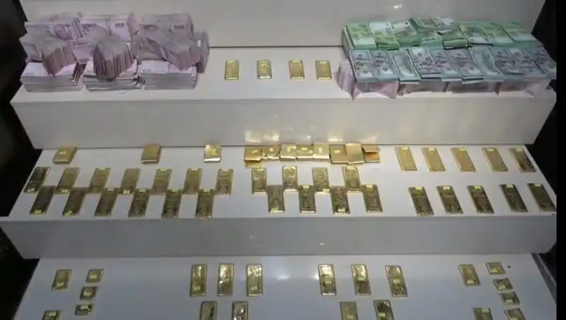 Van Havalimanı'nda Kaçak Altın ve Dolar Operasyonu: Gözaltılar Var!
