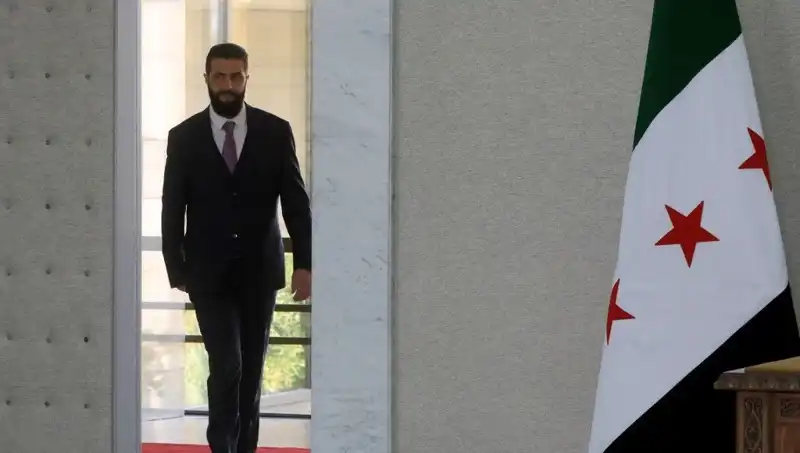 Paris’te Şara-Macron Zirvesi: Fransa’nın Yeni Suriye Stratejisi