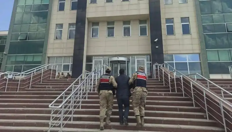 Hapis Cezasıyla Aranan Şüpheli, Saklandığı Yerde Polis Tarafından Yakalandı