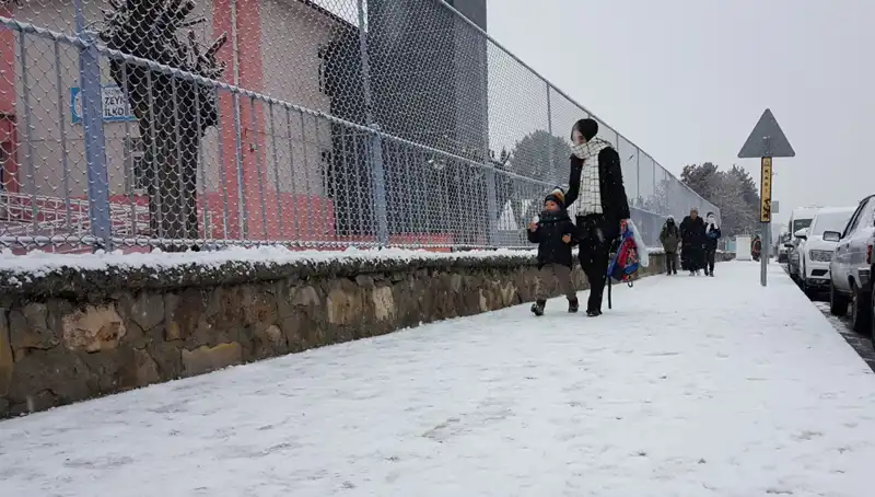 İlkbaharda Kışı Yaşatan Şehir: Beyaza Bürünmüş Doğa!