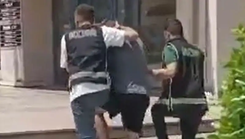 Sahte Dövizle Alışveriş Yapan Turist, Ülkesine Sınır Dışı Edildi