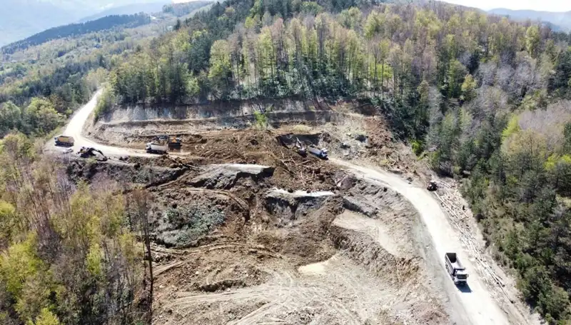 Kastamonu-Çatalzeytin Kara Yolunda Heyelan: Yol Kapatıldı, Sürücüler Mağdur Oldu