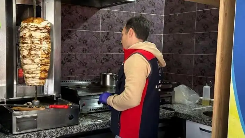 Tavuk Döner Alarmı: İşletmelerde Baskınlar Artıyor, Tüketici Ne Yapmalı?