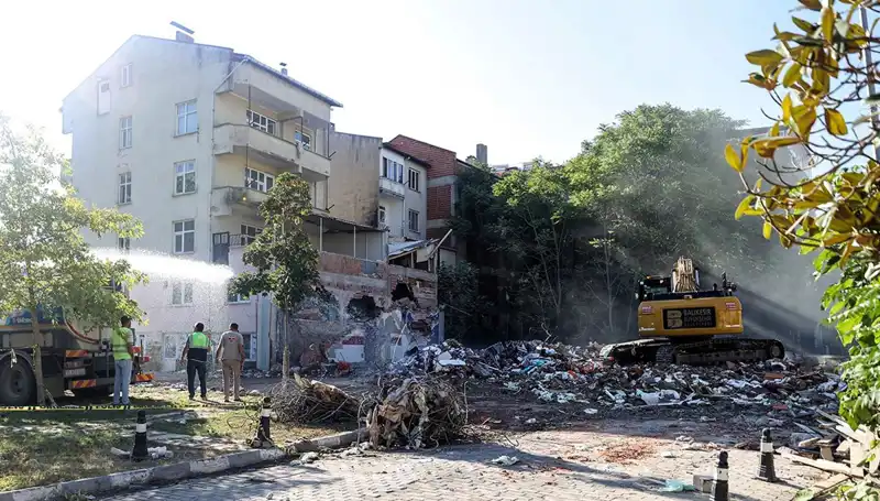 Sındırgı'da Deprem Artçılarının Peş Peşe Gelmesi Endişe Yarattı