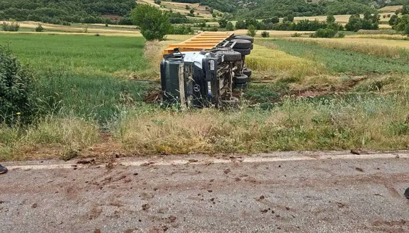 Tokat'ta Devrilen Kamyonun Şoförü Feci Şekilde Hayatını Kaybetti