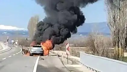 Kütahya'da Seyir Halindeki Otomobil Dehşet Anları Yaşattı: Alevler İçinde Kaldı