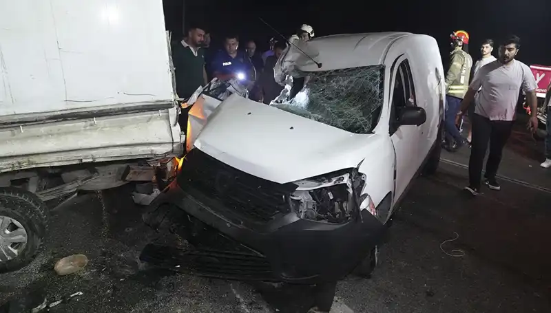 İstanbul’da Feci Kaza: 3 Kişi Yaralandı, Detaylar Şok Edici!