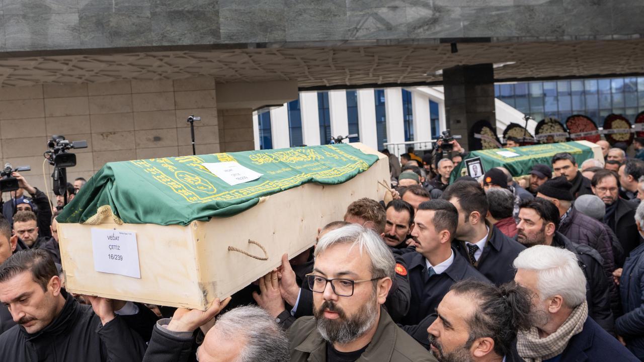 Bolu'daki Faciada Hayatını Kaybedenler Defnediliyor