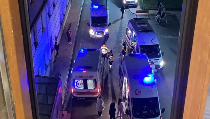 İhmal Sonucu Akşam Yemeğinden Zehirlenme: 53 Öğrenci Hastanelik Oldu