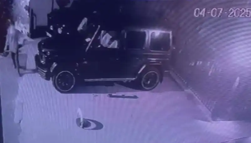 Sarıyer'de Gece Yarısı Cip Yangını: İş İnsanlarının Varlıkları Alev Alev Yandı!
