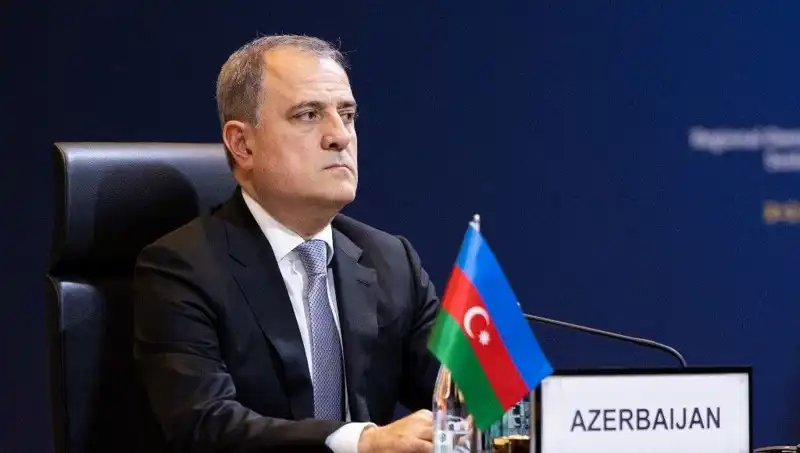 Azerbaycan ve Ermenistan Tartışmalı Bölgelerde Barış Anlaşmasına İmza Attı
