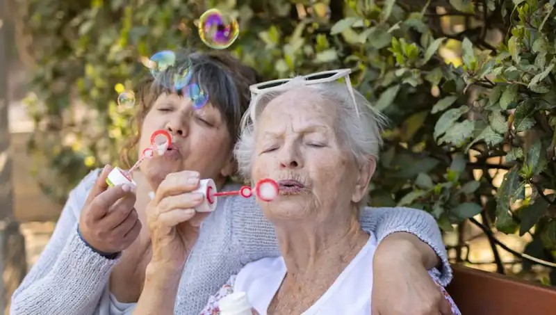 100 Yaşında İki Kadından Uzun Yaşamanın Şaşırtıcı Sırları