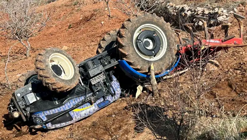 Siirt’te Devrilen Traktör Faciası: Sürücü Hayatını Kaybetti