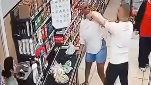 Marketteki Kasa Sırasında Olay: Çocuğunun Gözleri Önünde Kadına Saldırı!