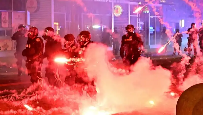 ABD'de Isyan Büyüyor: Los Angeles Protestoları Ülke Genelinde Yayılıyor