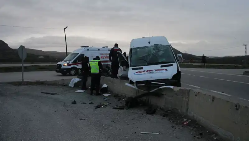 İşçi Servisi İstinat Duvarına Çarptı: Kaza Anının Detayları ve Sonuçları