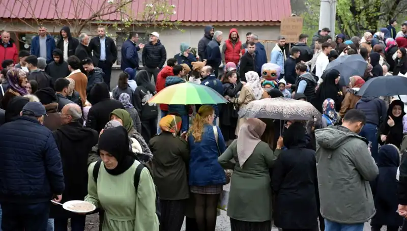 Bir Asırlık Gelenek: 12 Bin Kişi Bayramlaşmanın Tadını Çıkardı!