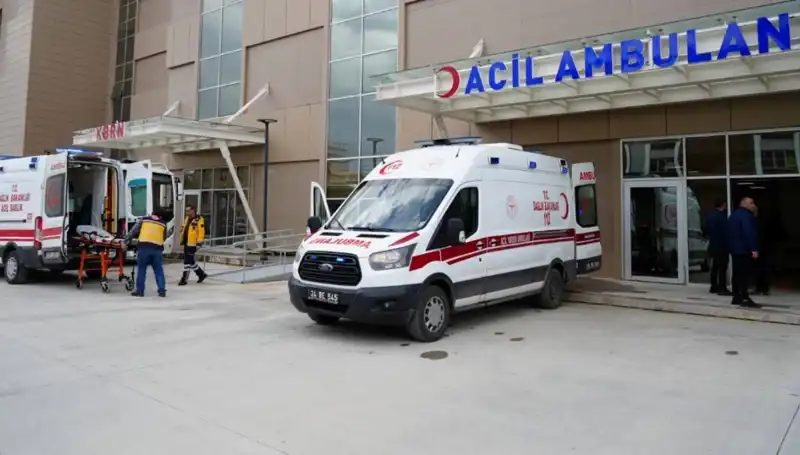 Erzincan'da Feci Trafik Kazası: 1 Ölü, 3 Yaralı