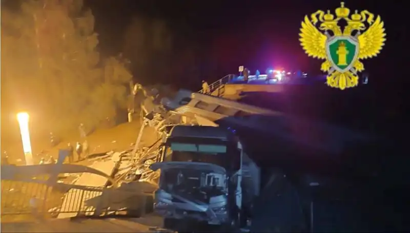 Rusya'da Köprü ve Tren Kazası: 7 Kayıp ve Acı Gerçekler