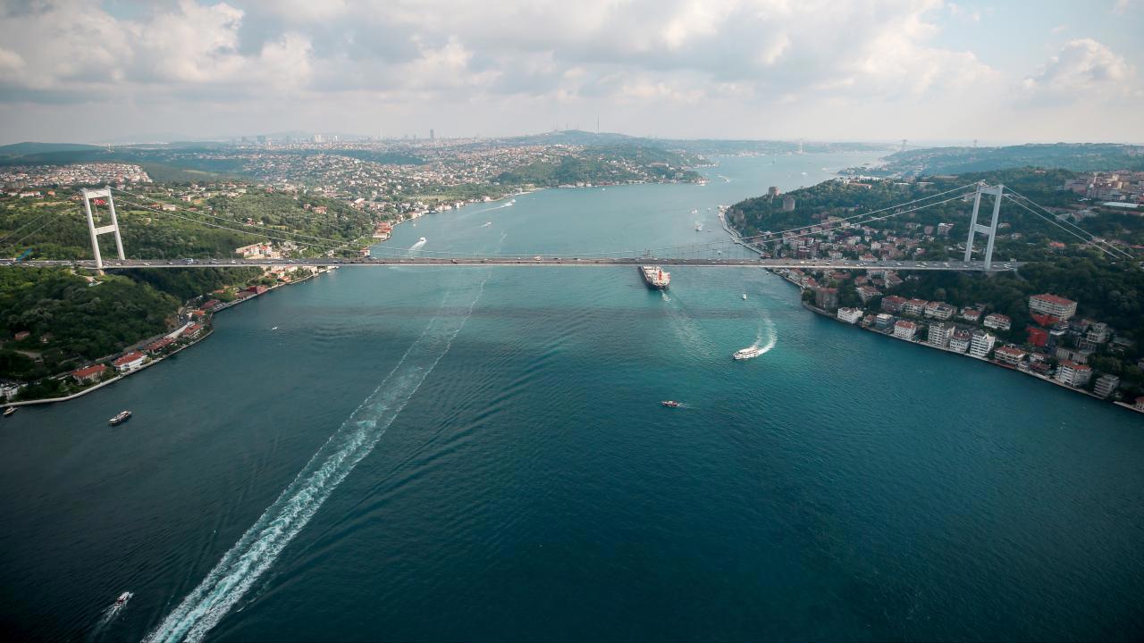 İstanbul Boğazı'nda Gemi Trafiği Yeniden Açıldı