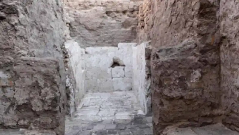 Mısır'da 3 Bin 500 Yıl Öncesine Ait Tarihi Kraliyet Mezarı Keşfedildi