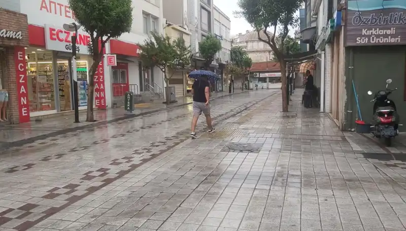 Kırklareli'nde Sağanak Yağış: Doğa Değişiyor, Hayat Durma Noktasında