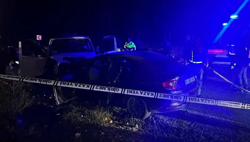 Minibüs Ters Şeritte Giderek Feci Kazaya Neden Oldu: 1 Ölüm, 8 Yaralı