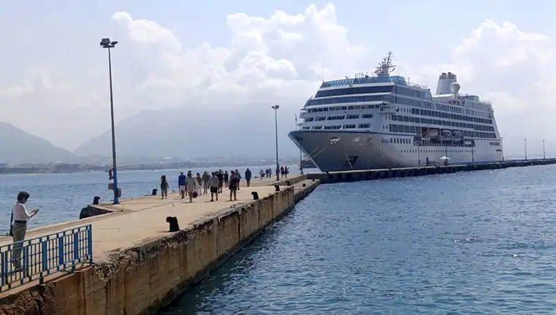 ABD'li Turistler, Renkli Kruvaziyer Turu ile Alanya’yı Keşfe Çıktı
