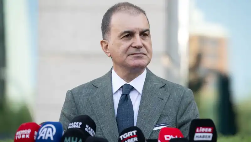 Ömer Çelik’ten Özel’e Sert Cevap: Meşru Demokratik Alanı Tehdit Eden Sözler Yok Hükmündedir