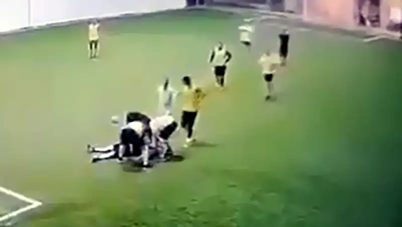 Adana’da Sporla Geçen Hayat: Halı Sahada Kalp Krizi Geçiren 3 Çocuk Babası Hayatını Kaybetti