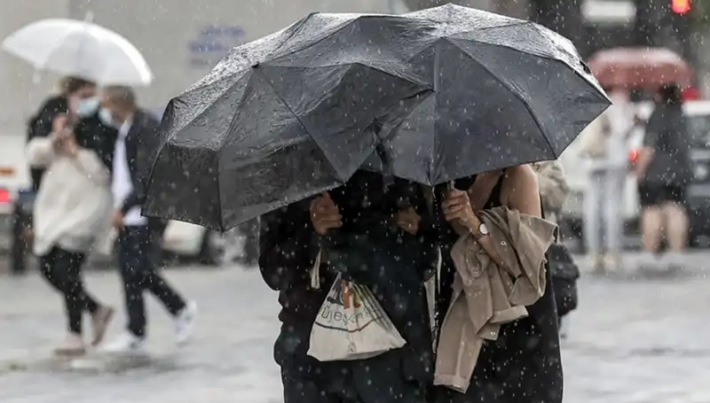 İstanbullular, Kış Soğukları ve Sağanak Yağış Kapınızı Çalıyor!