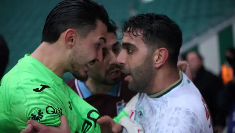 Konyaspor-Trabzonspor Maçında İkili Savaş! Uzatma Dakikalarında Gerilim Tırmandı